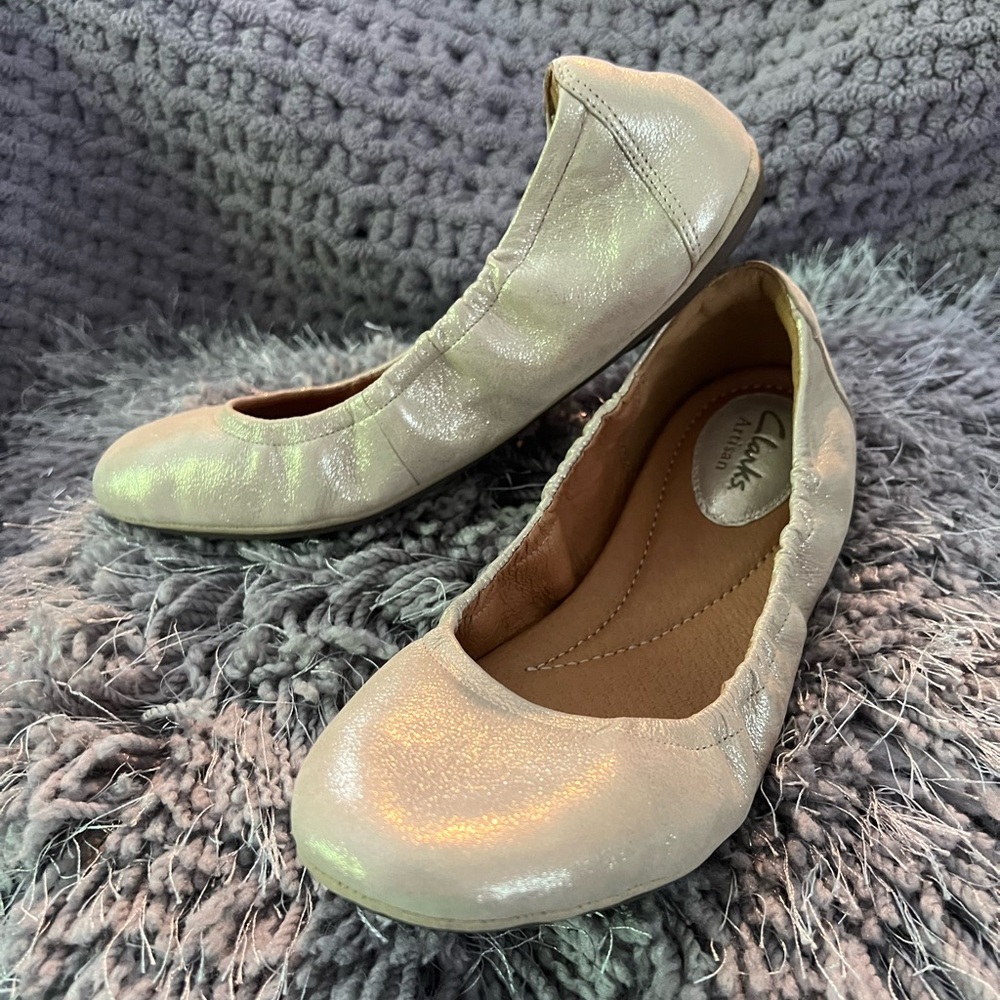NWOT Clarks Scrunchie Shoes